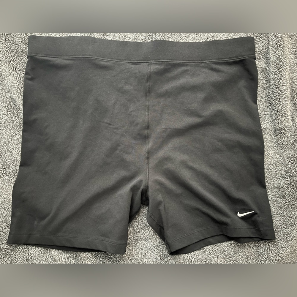 Nike Black size 4X Tight Fit High Rise above Knee Length